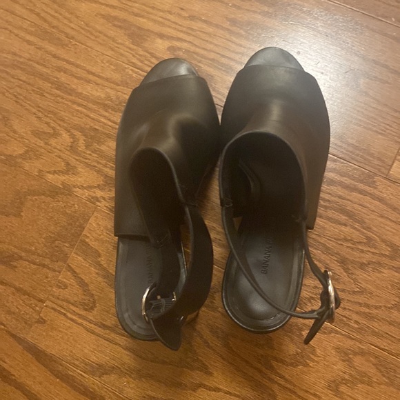 Banana Republic like new stack heels, Size 8 1/2 - Picture 3 of 4